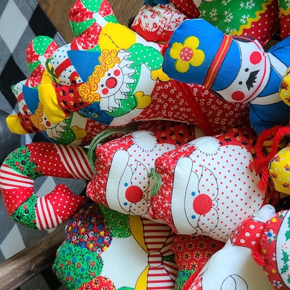 24 Vintage Plush Christmas Ornaments - Picture 5 of 7